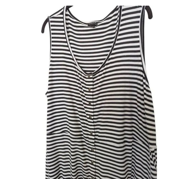 Torrid Sleeveless Black and White Stripe Jersey Snap Front Dress w/ Pockets - Picture 8 of 11